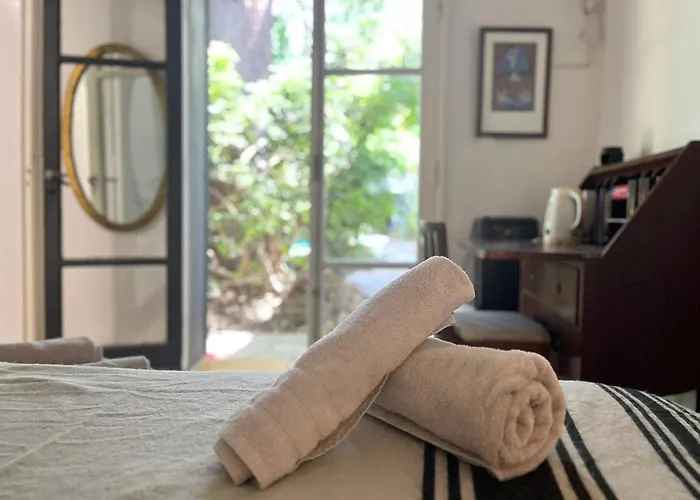 Hermosa habitación con parque y piscina