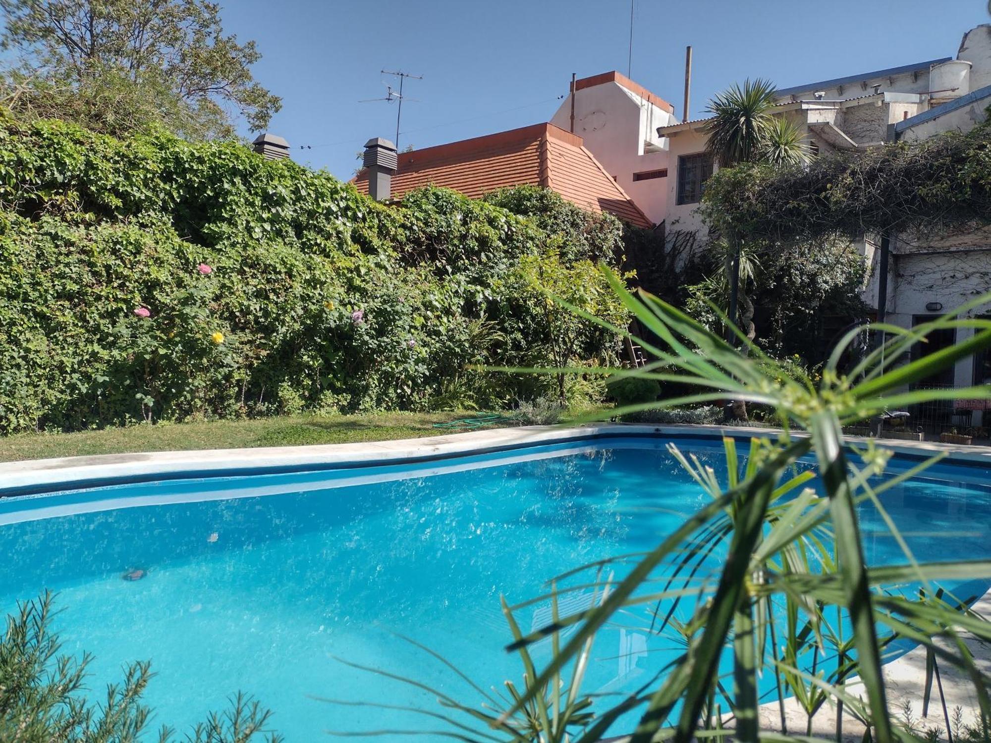 Homestay Con Piscina Y Parque *